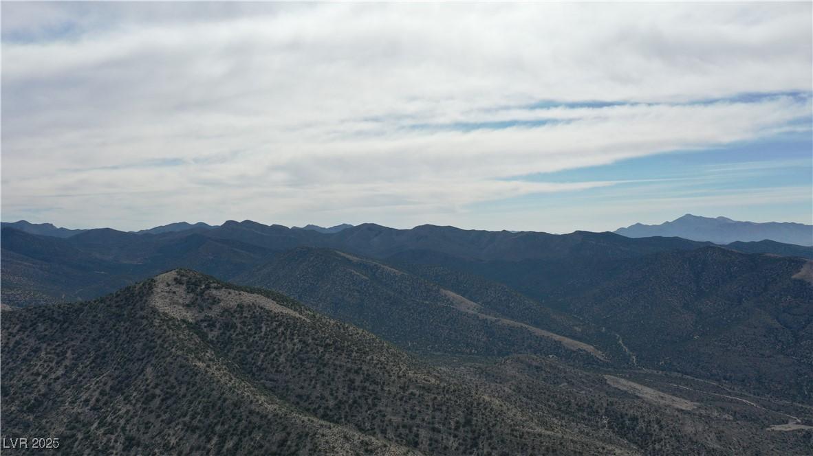 Image 4: View of mountain background