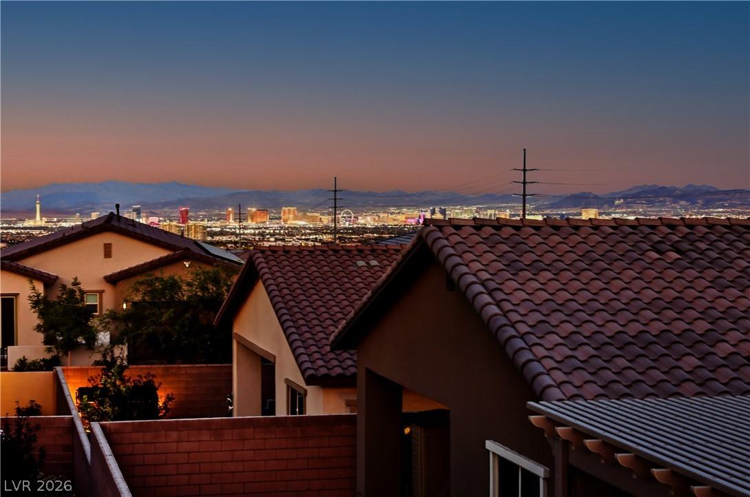 Image 2: Perched above, enjoy sweeping vistas of the vibran