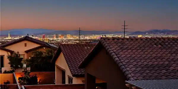 Image 2: Perched above, enjoy sweeping vistas of the vibran