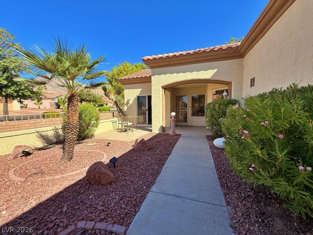 Image 4: Private courtyard entry welcomes you to this Austi