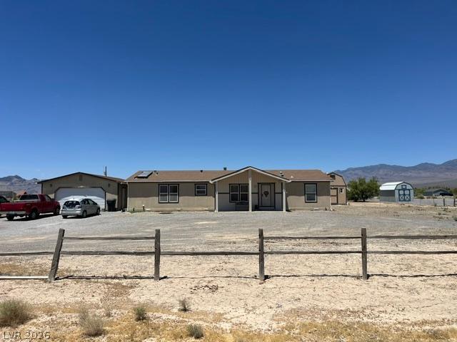 Image 1: A desert oasis with a single-story residence, expa