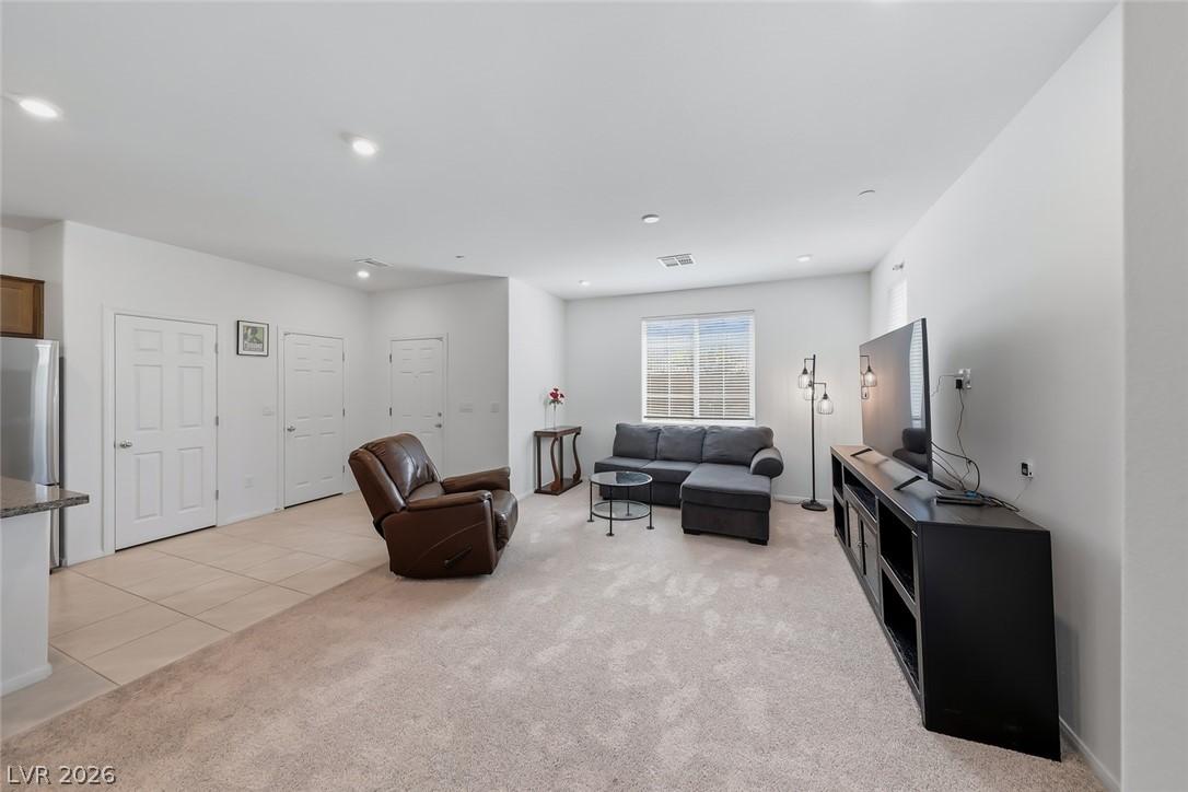 Image 3: Entry and Living room