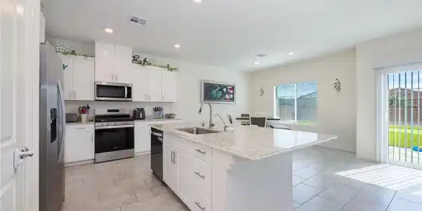 Image 4: Granite countertops and tile flooring define this