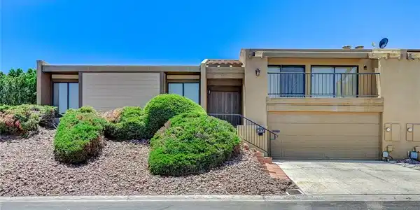532 Greenbriar Place