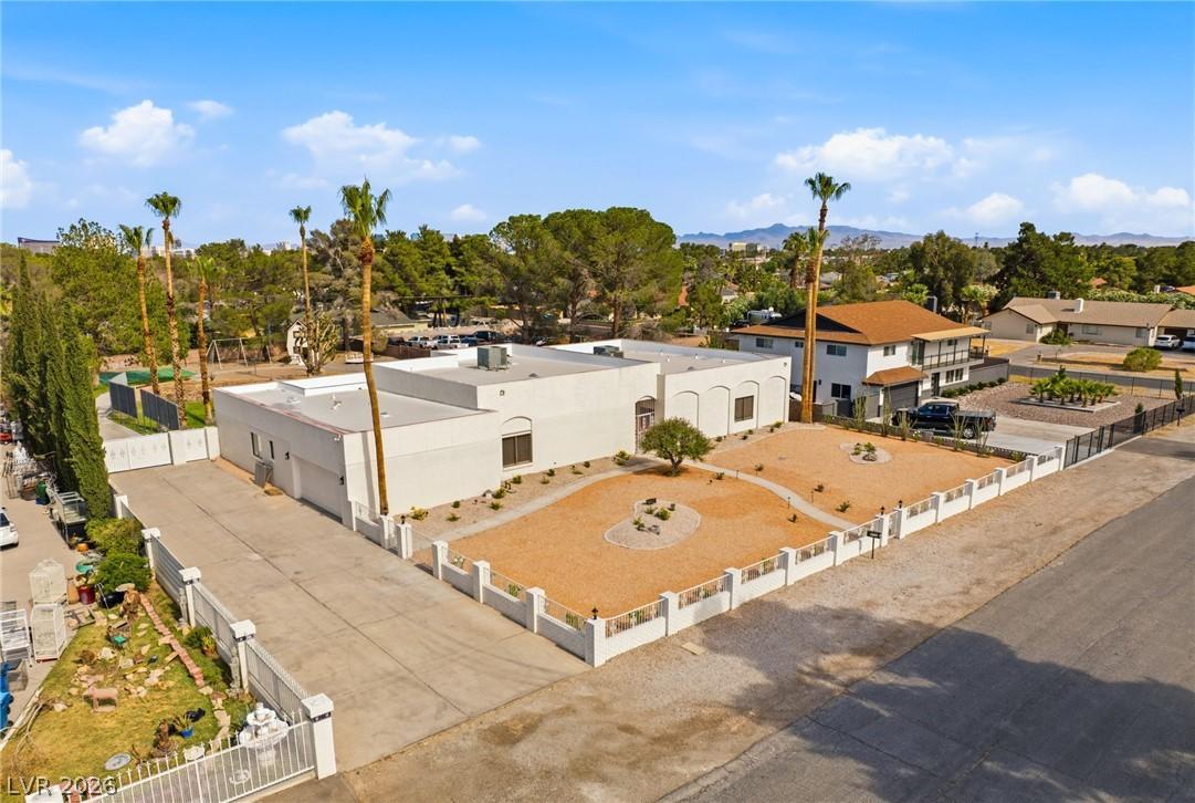 Image 3: A spacious desert estate featuring a large main ho