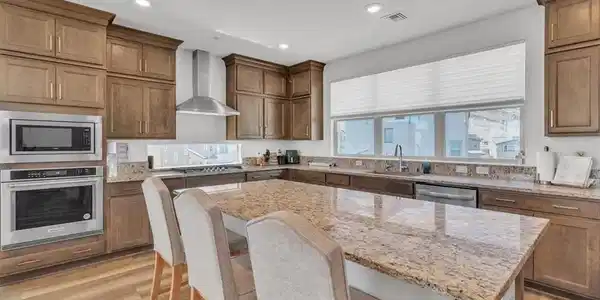 Image 2: Kitchen
