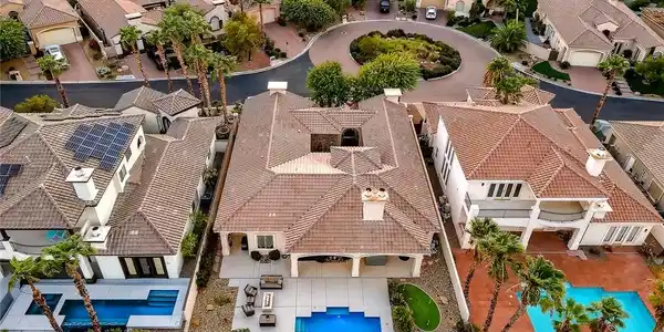 Image 3: An aerial perspective showcases the classic barrel