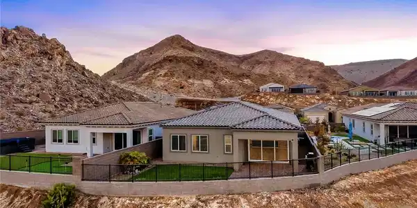 Image 2: Dramatic mountain peaks frame this modern desert h