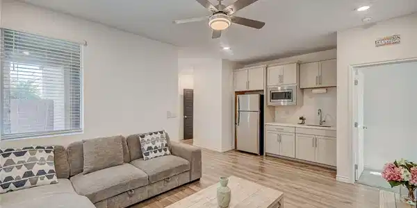Image 4: Gleaming wood-look floors anchor this versatile li