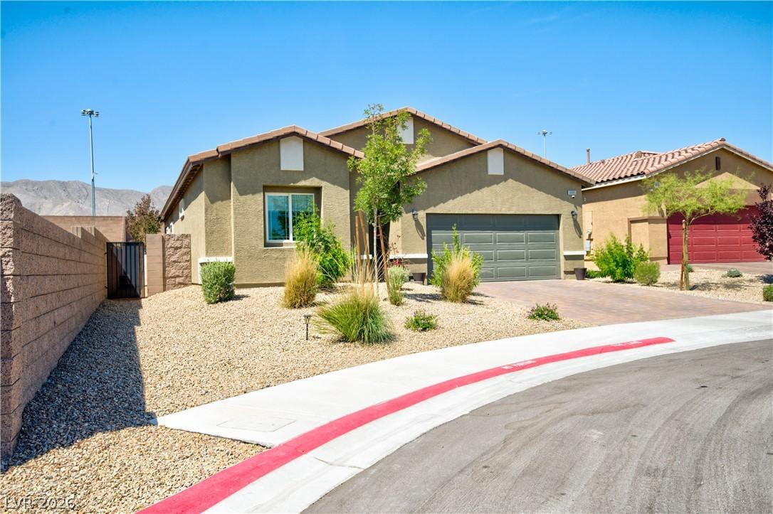 Image 3: SINGLE STORY HOMES SITS ON THE END OF A CUL DE SAC