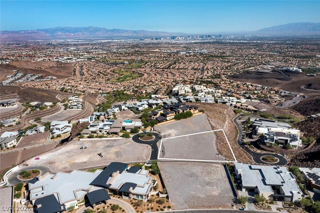 Image 3: A prime building site offers panoramic views.