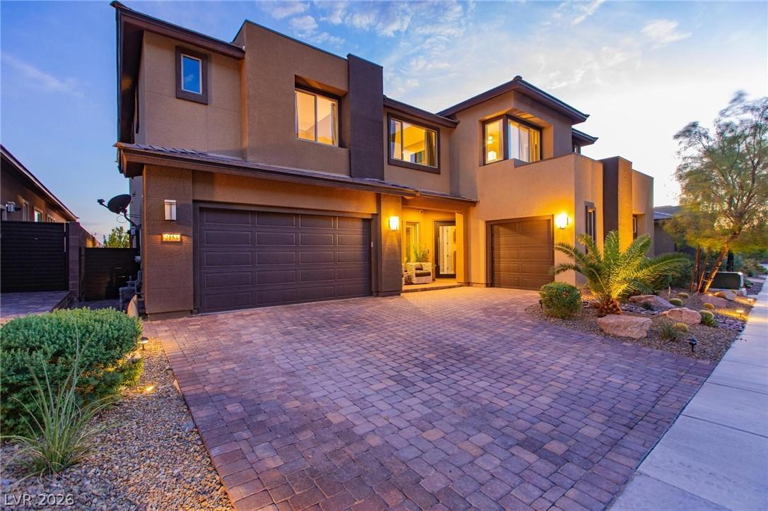 Image 3: Beautiful Design With Paverstone Driveway