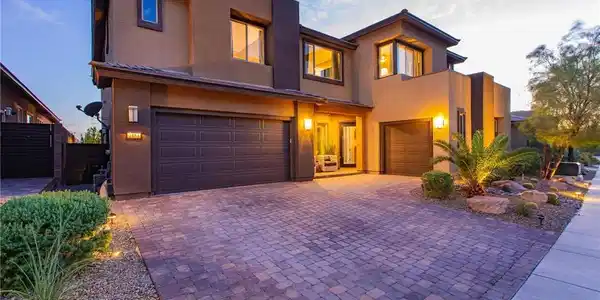 Image 3: Beautiful Design With Paverstone Driveway
