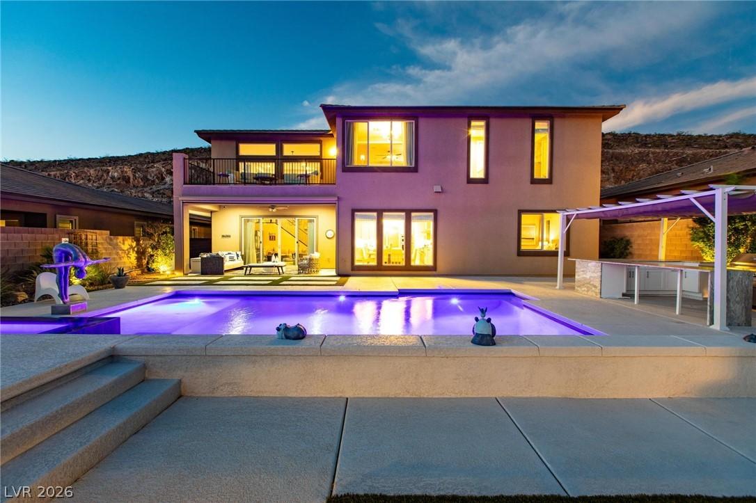 Image 4: Pool and Stunning Mountain Views