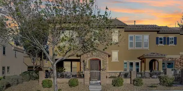 2106 Waterlily View Street