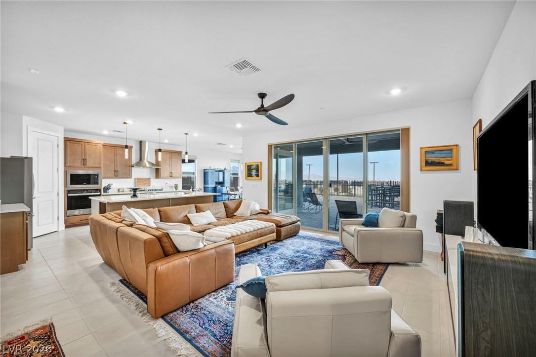 Image 4: An open floorplan seamlessly connects the well-app