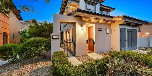 Image 3: Mediterranean architectural details and a private