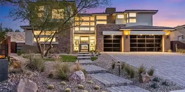 82 Glade Hollow Drive