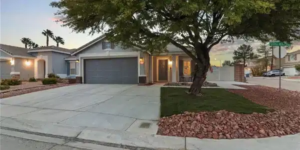 Image 3: Rare RV/Boat Gate with Plenty of Side-Yard Space t