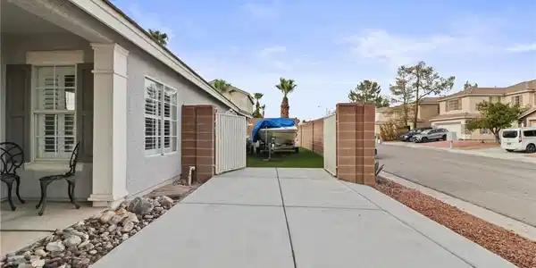 Image 4: Rare RV/Boat Gate with Plenty of Side-Yard Space t