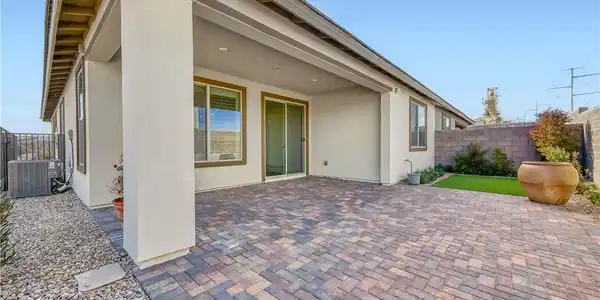 10082 Sangria Sunrise Avenue