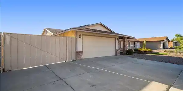 Image 2: A spacious driveway and RV Parking Gate as well as