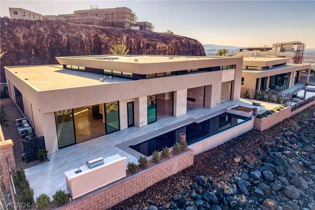 Image 2: Modern architecture cascades down a desert hillsid
