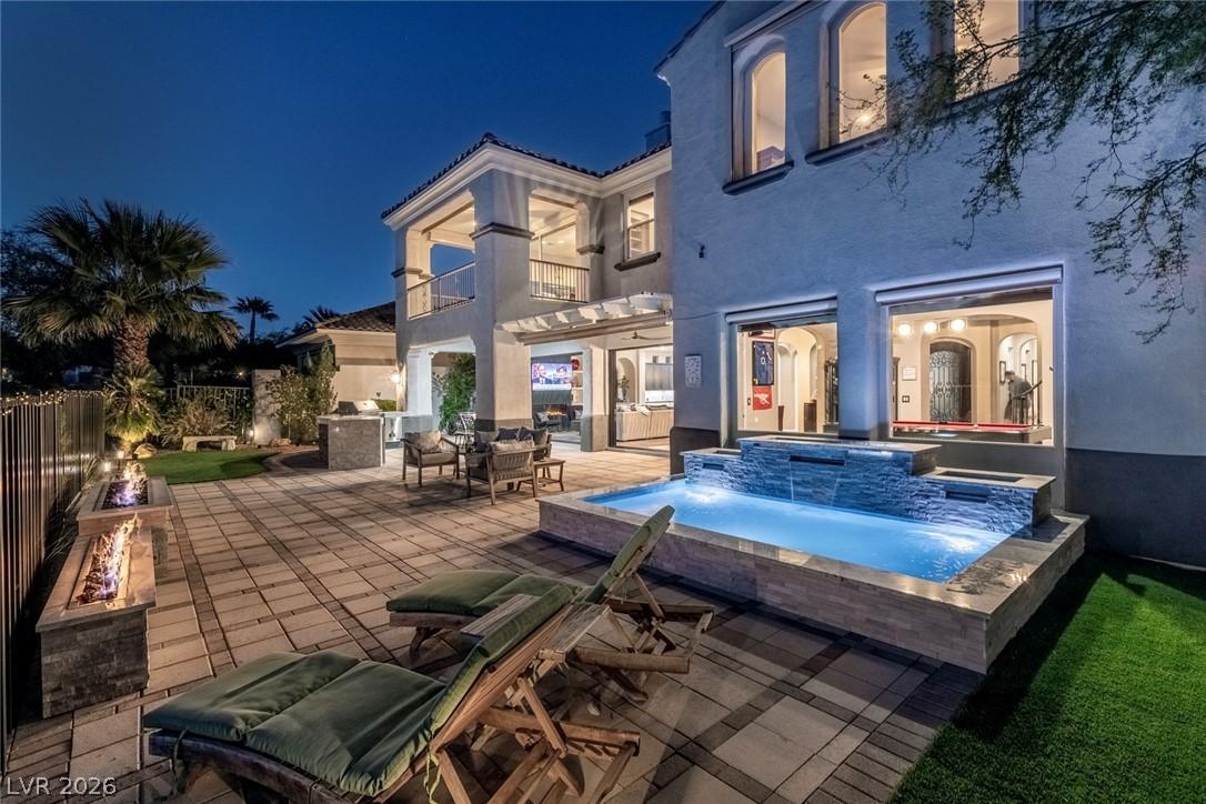 Image 3: Nightly beauty with 3 tier staggered fire pit wate