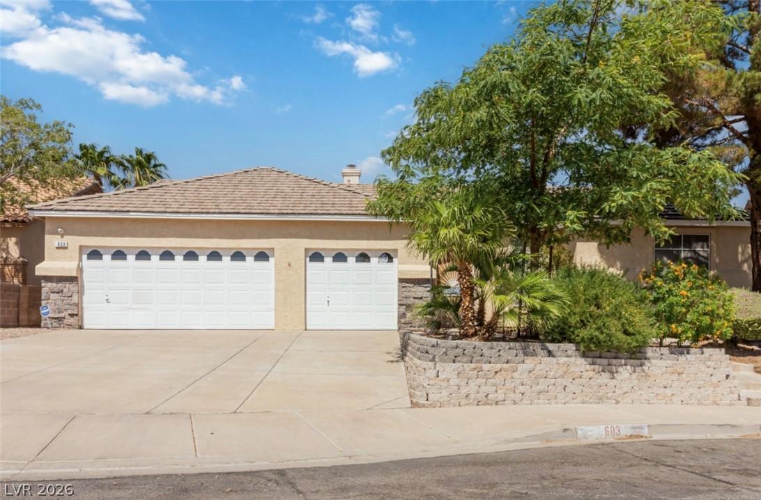 Image 1: A desert-inspired oasis featuring a broad driveway
