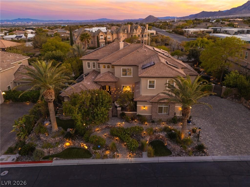 Image 2: Over 5700 sq ft Luxury Living this 7 bedroom (incl