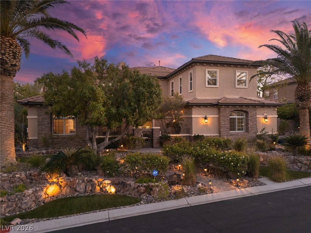 Image 3: Enjoy those colorful Vegas sunsets in this exclusi
