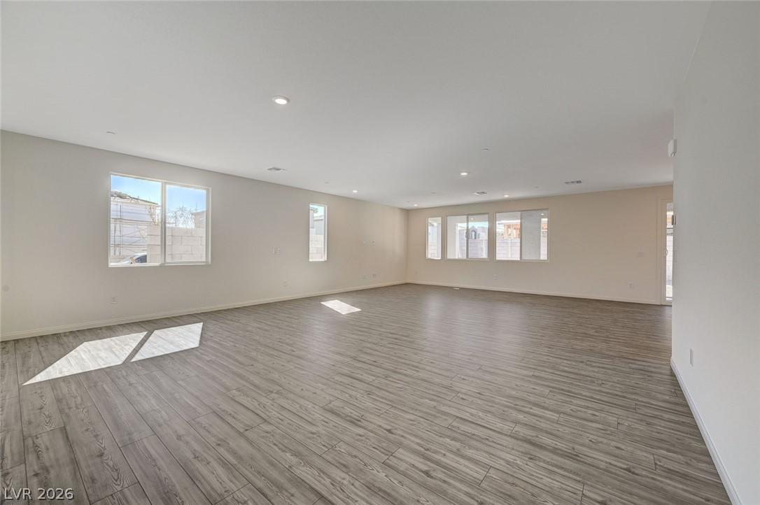 Image 3: A spacious, naturally illuminated room features du