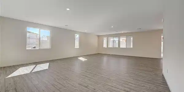 Image 3: A spacious, naturally illuminated room features du