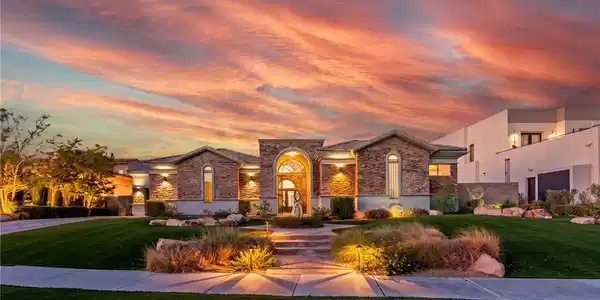Image 2: Guard-gated Seven Hills, formerly Street of Dreams