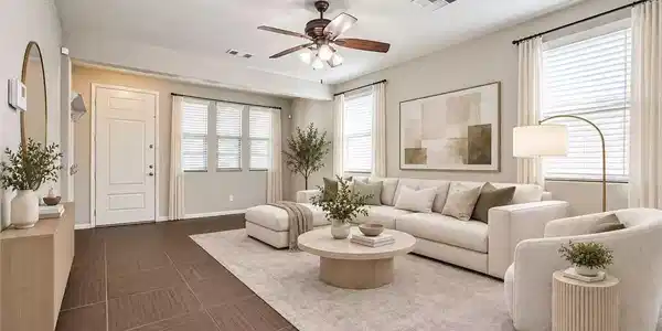 Image 4: Gleaming tile and soft carpeting define this open