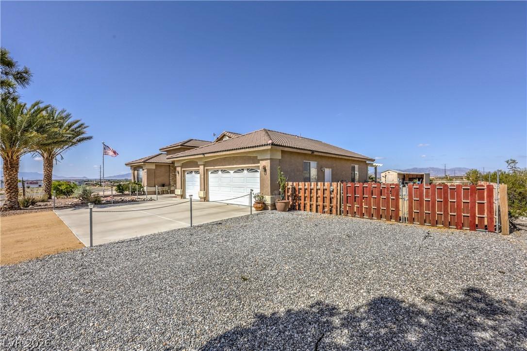 Image 4: This spacious property offers a large driveway and