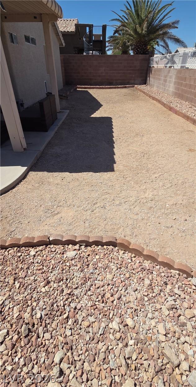 Image 2: A desert-friendly backyard offers ample space for