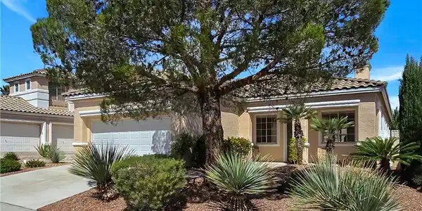 Image 3: Mature trees and desert plantings frame a classic