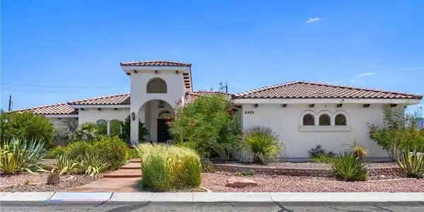 8865 W El Campo Grande Avenue