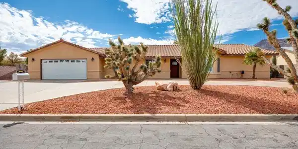 Image 2: Inviting single-story Henderson gem with classic S