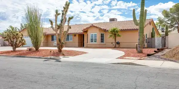 Image 3: Inviting single-story Henderson gem with classic S