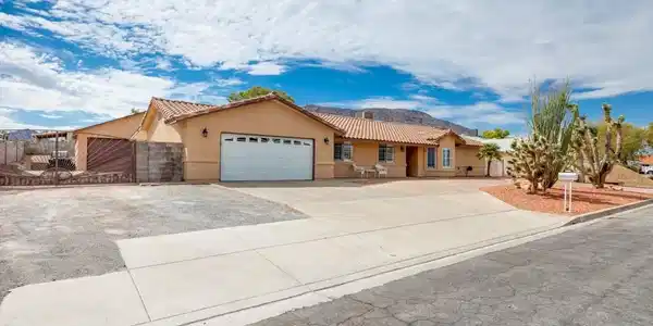 Image 4: Inviting single-story Henderson gem with classic S