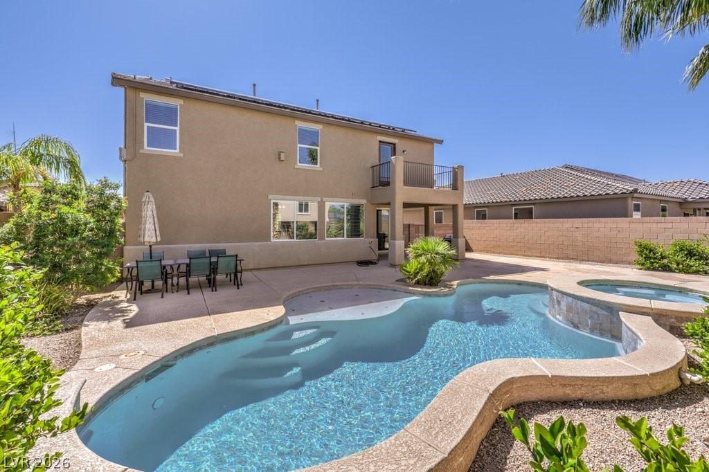 Image 3: This pool is perfect for relaxation and outdoor en