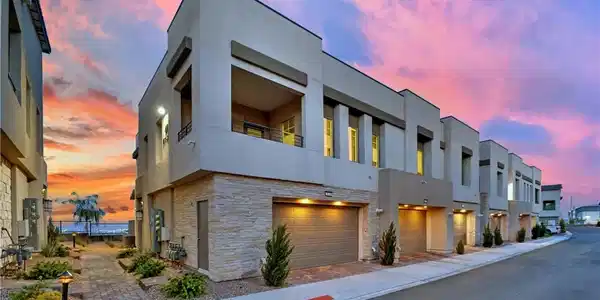 600 N Carriage Hill Drive