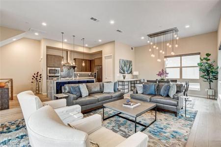 658 Spotted Falcon Street