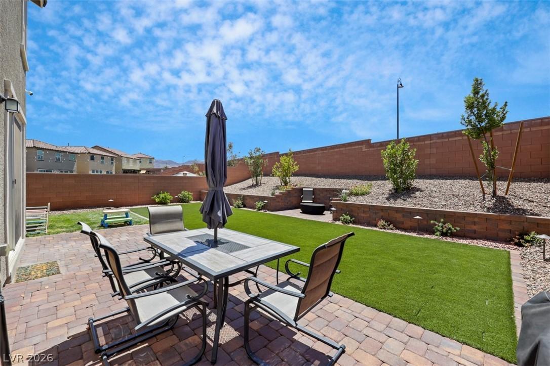 Image 4: POOL SIZE PERIMETER LOT IN INSPIRADA ...Landscaped