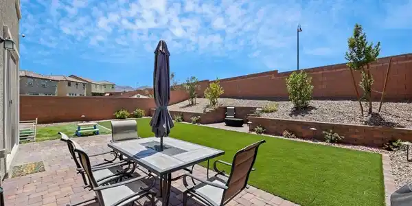 Image 4: POOL SIZE PERIMETER LOT IN INSPIRADA ...Landscaped