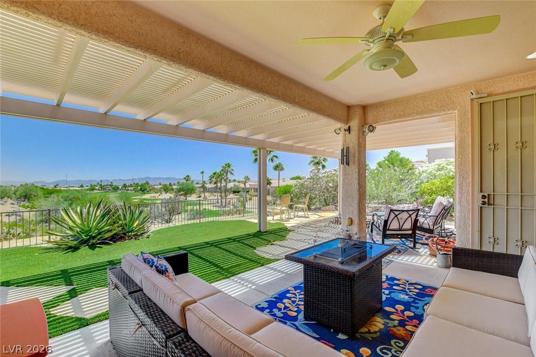 Image 2: Enjoy outdoor living with a covered patio and beau