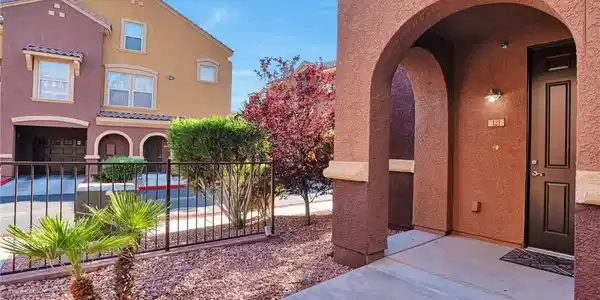 3975 N Hualapai Way