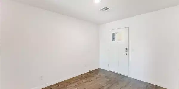 Image 4: 1st Level: Entry Door